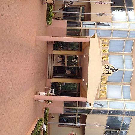 Faso Hotel Уагадугу Екстериор снимка