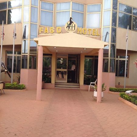 Faso Hotel Уагадугу Екстериор снимка