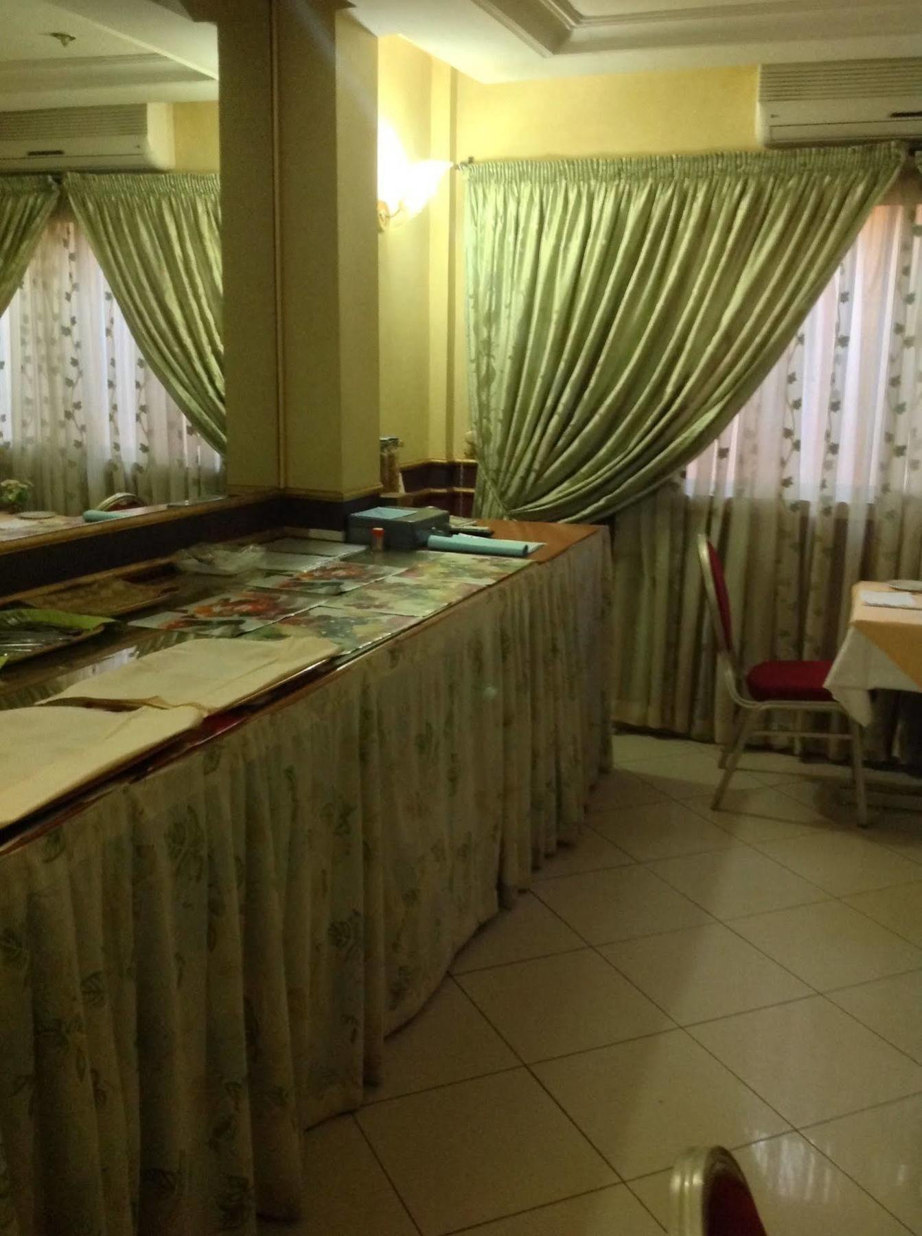 Faso Hotel Уагадугу Екстериор снимка
